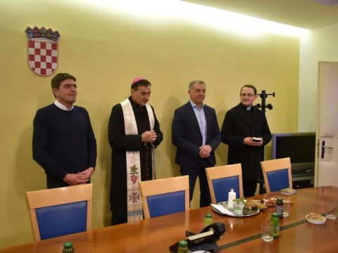 Gospićko-senjska biskupija - Blagoslov zaposelnika i radnih prostora Grada Gospića