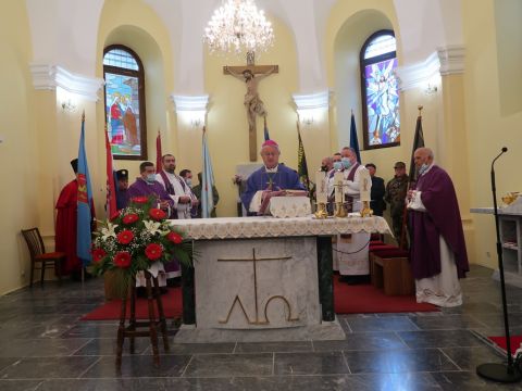 Gospićko-senjska biskupija - Biskup Križić predvodio misu na 30. obljetnicu pada Slunja i progonstva Slunjana