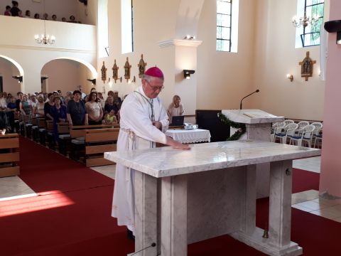 Gospićko-senjska biskupija - Posveta oltara i blagoslov krstionice u župi Rakovica