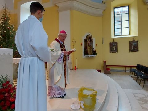 Gospićko-senjska biskupija - Biskup Križić na Bogojavljenje predvodio svetu misu u gospićkoj Katedrali