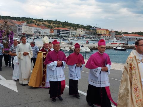 Gospićko-senjska biskupija - BISKUP ZDENKO KRIŽIĆ PREDVODIO PROSLAVU GOSPE KARMELSKE U SENJU