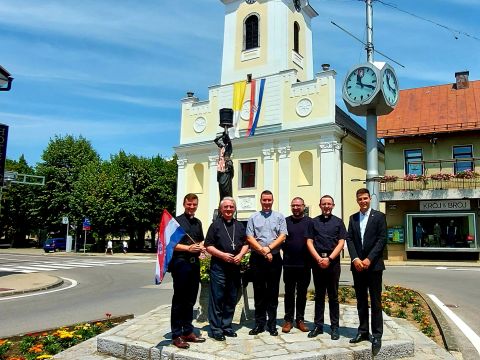 Gospićko-senjska biskupija - Ljetni susret bogoslova i sjemeništarca Gospićko-senjske biskupije u Gospićkom dekanatu