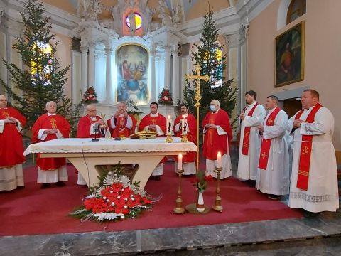 Gospićko-senjska biskupija - BISKUP KRIŽIĆ NA PROSLAVI BLAGDANA SVETIH MUČENIKA FABIJANA I SEBASTIJANA U OTOČCU
