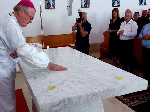 Gospićko-senjska biskupija - Biskup Križić u Saborskom posvetio novi kameni oltar