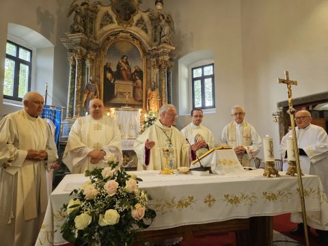 Gospićko-senjska biskupija - Nadbiskup Križić na proslavi župne svetkovine BDM od sv. Krunice u Ličkom Lešću