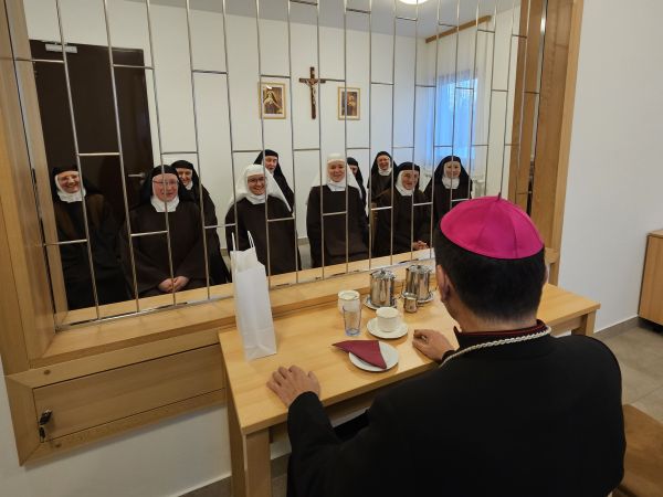Biskup Medo posjetio klauzurne sestre karmelićanske u Gospiću