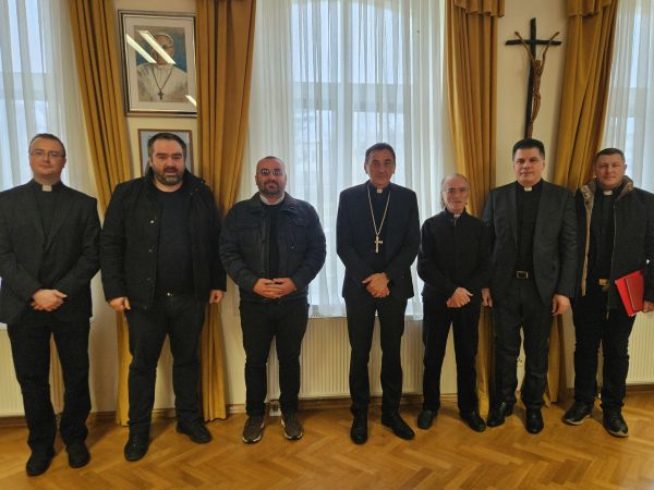Gospić: Biskup Medo susreo se s dekanima Gospićko-senjske biskupije