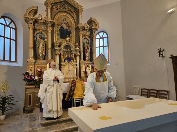 Biskup Medo u Krivom Putu posvetio novi kameni oltar