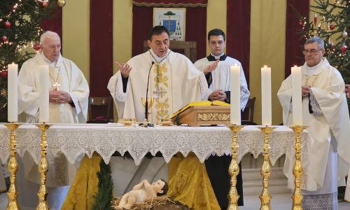 Gospićko-senjska biskupija - Svetkovina Bogojavljenja proslavljena u gospićkoj katedrali i blagoslovljen župni dom