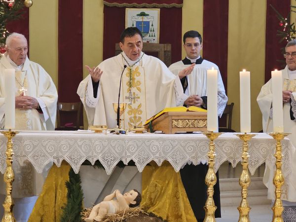 Svetkovina Bogojavljenja proslavljena u gospićkoj katedrali i blagoslovljen župni dom Svetkovina Bogojavljenja proslavljena u gospićkoj katedrali i blagoslovljen župni dom