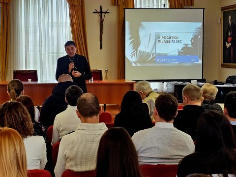Gospićko-senjska biskupija - Održan Susret medijskih djelatnika i vjeroučitelja„U početku bijaše Riječ“ u Gospiću