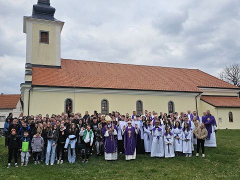 Gospićko-senjska biskupija - Biskupijski Križni put mladih u Lovincu
