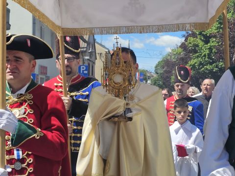 Gospićko-senjska biskupija - Svečano proslavljena svetkovina Tijelova u Gospiću
