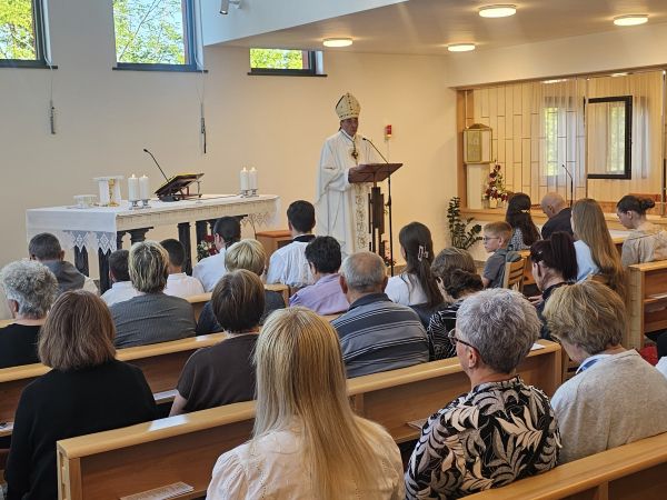Svetkovina Presvetog Srca Isusova proslavljena u samostanu sestara karmelićanki u Gospiću Svetkovina Presvetog Srca Isusova proslavljena u samostanu sestara karmelićanki u Gospiću