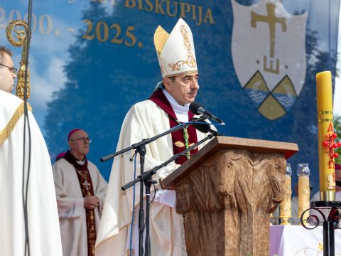 Gospićko-senjska biskupija - Zahvalni govor gospićko-senjskog biskupa msgr. Marka Mede na završetku euharistijskog slavlja povodom 25. obljetnice uspostave Gospićko-senjske biskupije