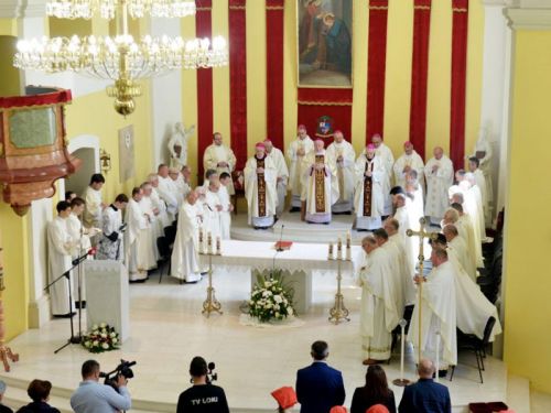 Proslava 20. obljetnica biskupstva i 80 godina života biskupa Bogovića