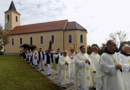 Šibenski biskup Rogić predvodio proslavu sv. Franje u Zavalju
