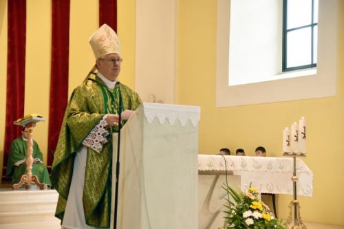 Biskup Križić na Nedjelju Božje riječi predvodio svetu misu u gospićkoj katedrali