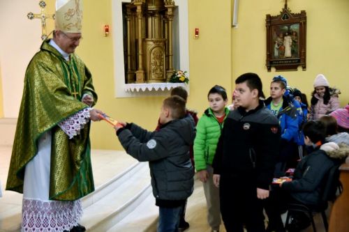 Biskup Križić na Nedjelju Božje riječi predvodio svetu misu u gospićkoj katedrali