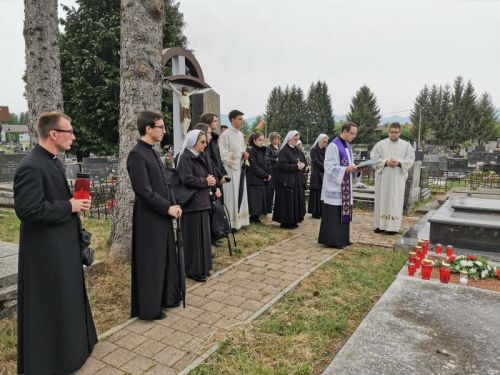 U Gospiću obilježen spomen na mučeničku smrt službenice Božje  s. Žarke Ivasić
