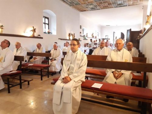 Svećenici Gospićko-senjske biskupije po četvrti put hodočastili Gospi od Krasna