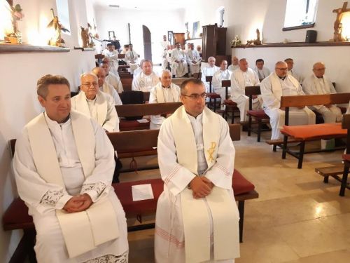 Svećenici Gospićko-senjske biskupije po četvrti put hodočastili Gospi od Krasna