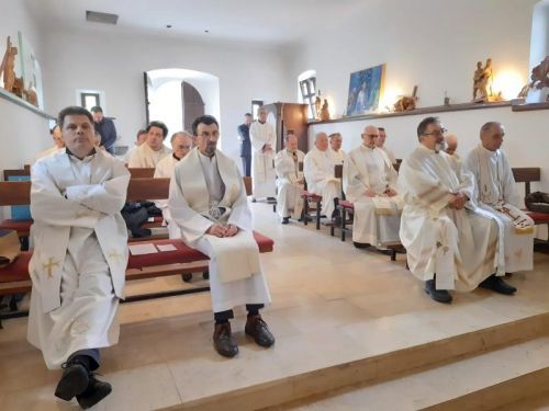 Svećenici Gospićko-senjske biskupije po četvrti put hodočastili Gospi od Krasna