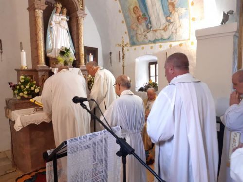 Svećenici Gospićko-senjske biskupije po četvrti put hodočastili Gospi od Krasna