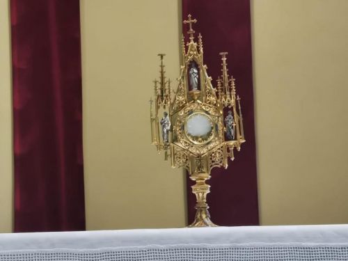 Na Tijelovo biskup Bogović u Gospiću predvodio svetu misu i procesiju
