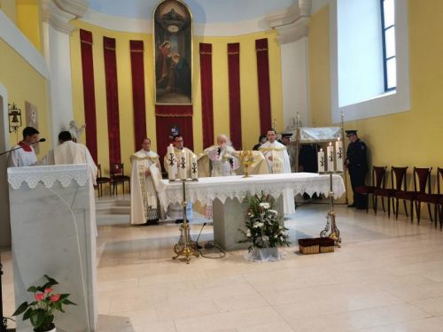 Na Tijelovo biskup Bogović u Gospiću predvodio svetu misu i procesiju
