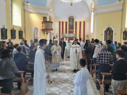 Na Tijelovo biskup Bogović u Gospiću predvodio svetu misu i procesiju