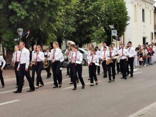 Na Tijelovo biskup Bogović u Gospiću predvodio svetu misu i procesiju