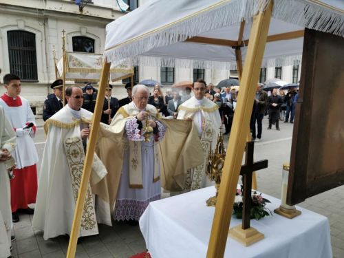 Na Tijelovo biskup Bogović u Gospiću predvodio svetu misu i procesiju