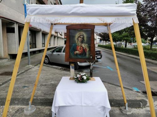 Na Tijelovo biskup Bogović u Gospiću predvodio svetu misu i procesiju