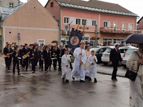 Na Tijelovo biskup Bogović u Gospiću predvodio svetu misu i procesiju
