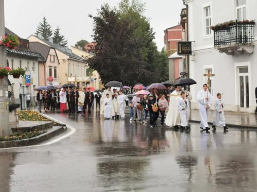 Na Tijelovo biskup Bogović u Gospiću predvodio svetu misu i procesiju