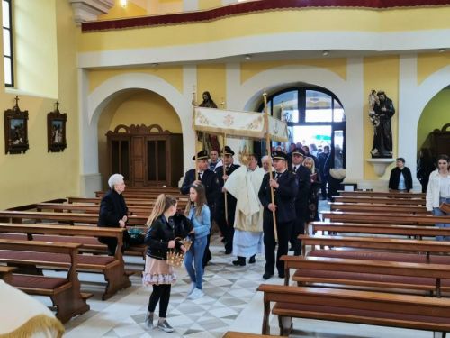Na Tijelovo biskup Bogović u Gospiću predvodio svetu misu i procesiju