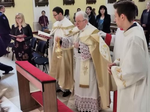 Na Tijelovo biskup Bogović u Gospiću predvodio svetu misu i procesiju