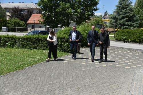 Biskup Križić i ministar Malenica potpisali Zapisnik o povratu crkvenih matičnih knjiga oduzetih za vrijeme komunizma