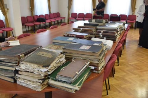 Biskup Križić i ministar Malenica potpisali Zapisnik o povratu crkvenih matičnih knjiga oduzetih za vrijeme komunizma
