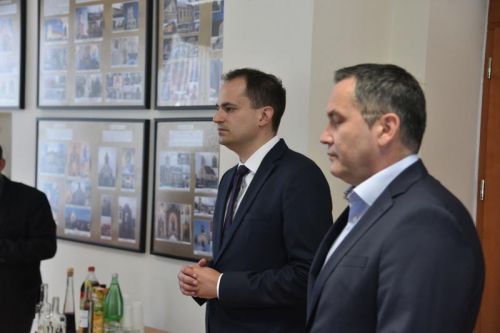 Biskup Križić i ministar Malenica potpisali Zapisnik o povratu crkvenih matičnih knjiga oduzetih za vrijeme komunizma