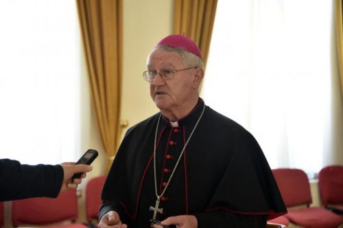 Biskup Križić i ministar Malenica potpisali Zapisnik o povratu crkvenih matičnih knjiga oduzetih za vrijeme komunizma