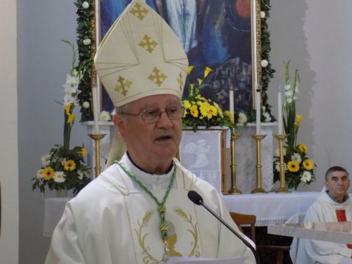 Cerovnik: Biskup Križić posvetio obnovljenu crkvu i oltar crkve Uzašašća Isusova
