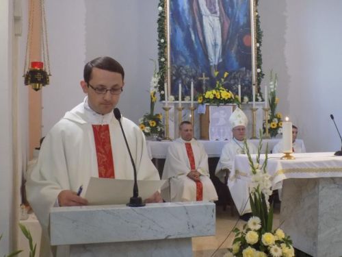 Cerovnik: Biskup Križić posvetio obnovljenu crkvu i oltar crkve Uzašašća Isusova