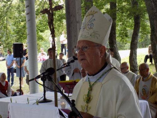 Biskup Zdenko Križić predvodio slavlje Velike Gospe u Svetištu na Krasnu
