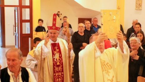 Donji Lapac: biskup Košić predvodio misu povodom 4. obljetnice posvete crkve