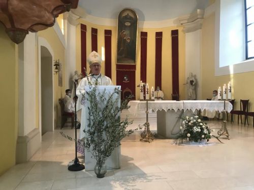 Biskup Križić na Misi večere Gospodnje: “Živjeti bezosjećajno prema slabima i potrebitima i sudjelovati u euharistiji, ne ide zajedno”