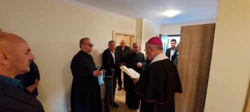 Biskup Križić u Donjem Pazarištu blagoslovio novi župni stan
