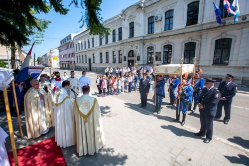 Biskup Križić predvodio svetkovinu Tijelova u Gospiću