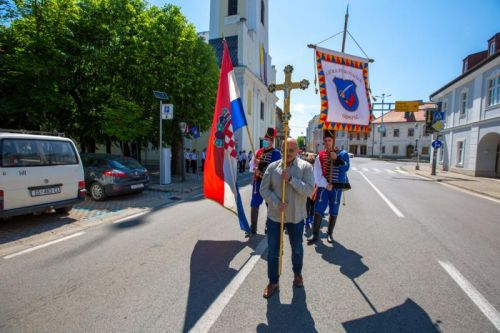 Biskup Križić predvodio svetkovinu Tijelova u Gospiću